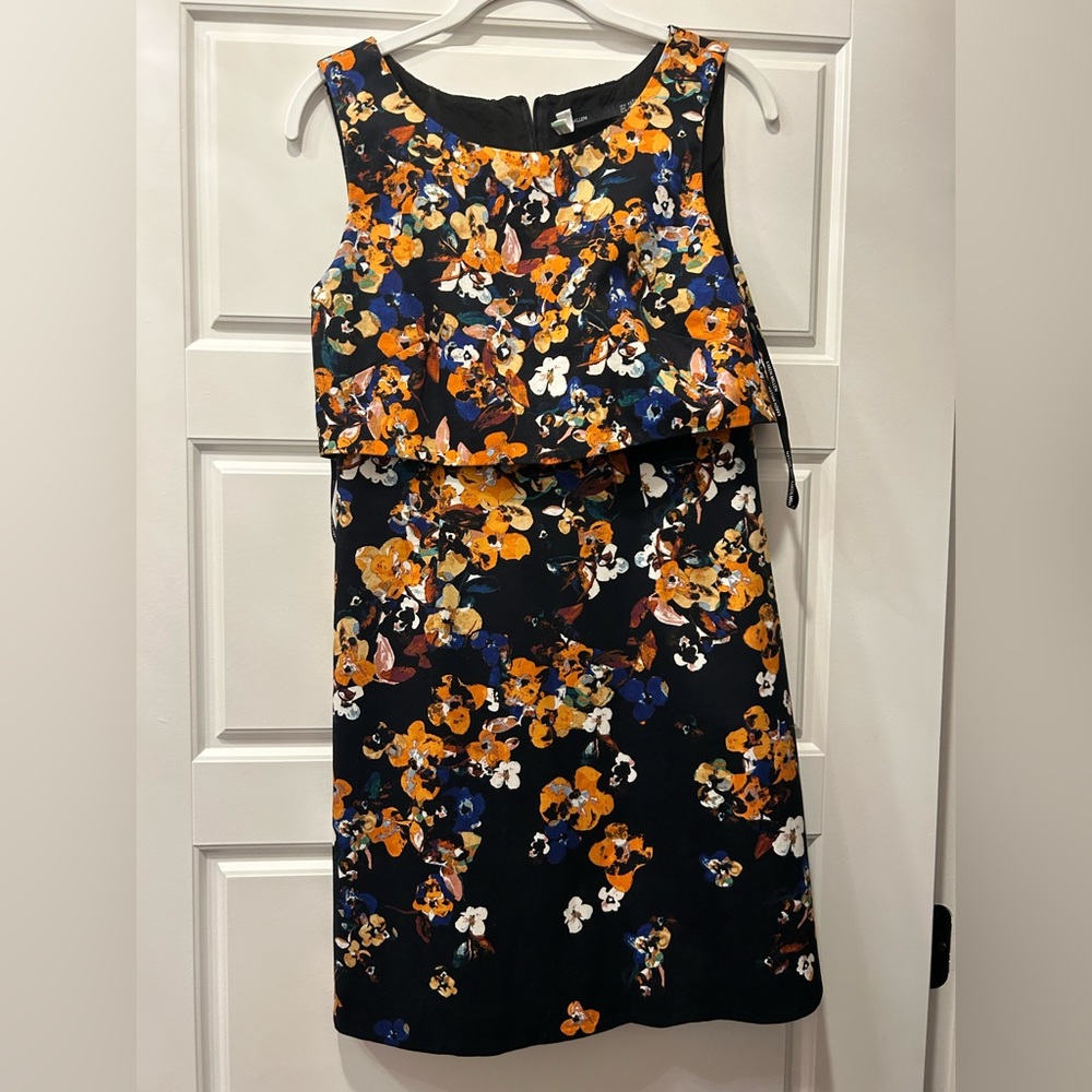 Karen Millen Dress Size 8
Worn twice and dry cleaned